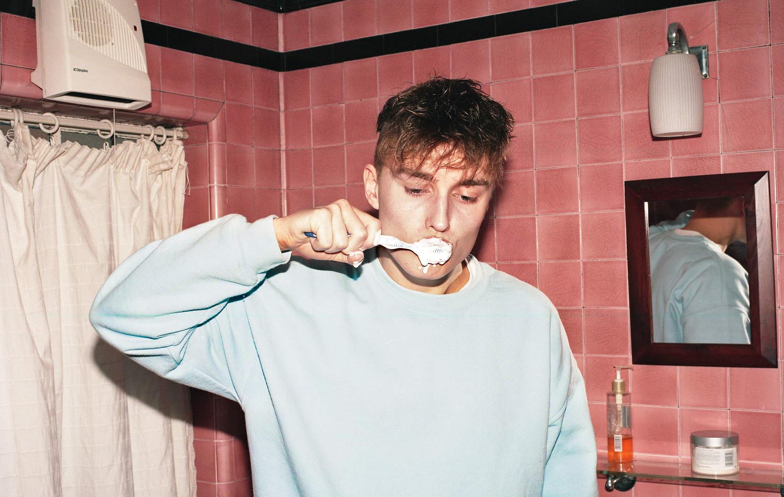 SAM FENDER PRESS_SHOT