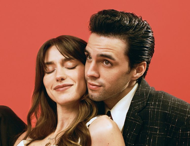 Stephen Sanchez i Devi_Dress & Tie