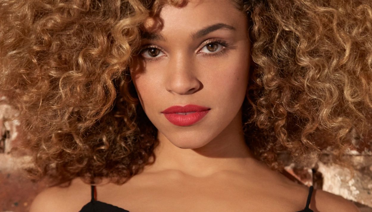 Izzy Bizu